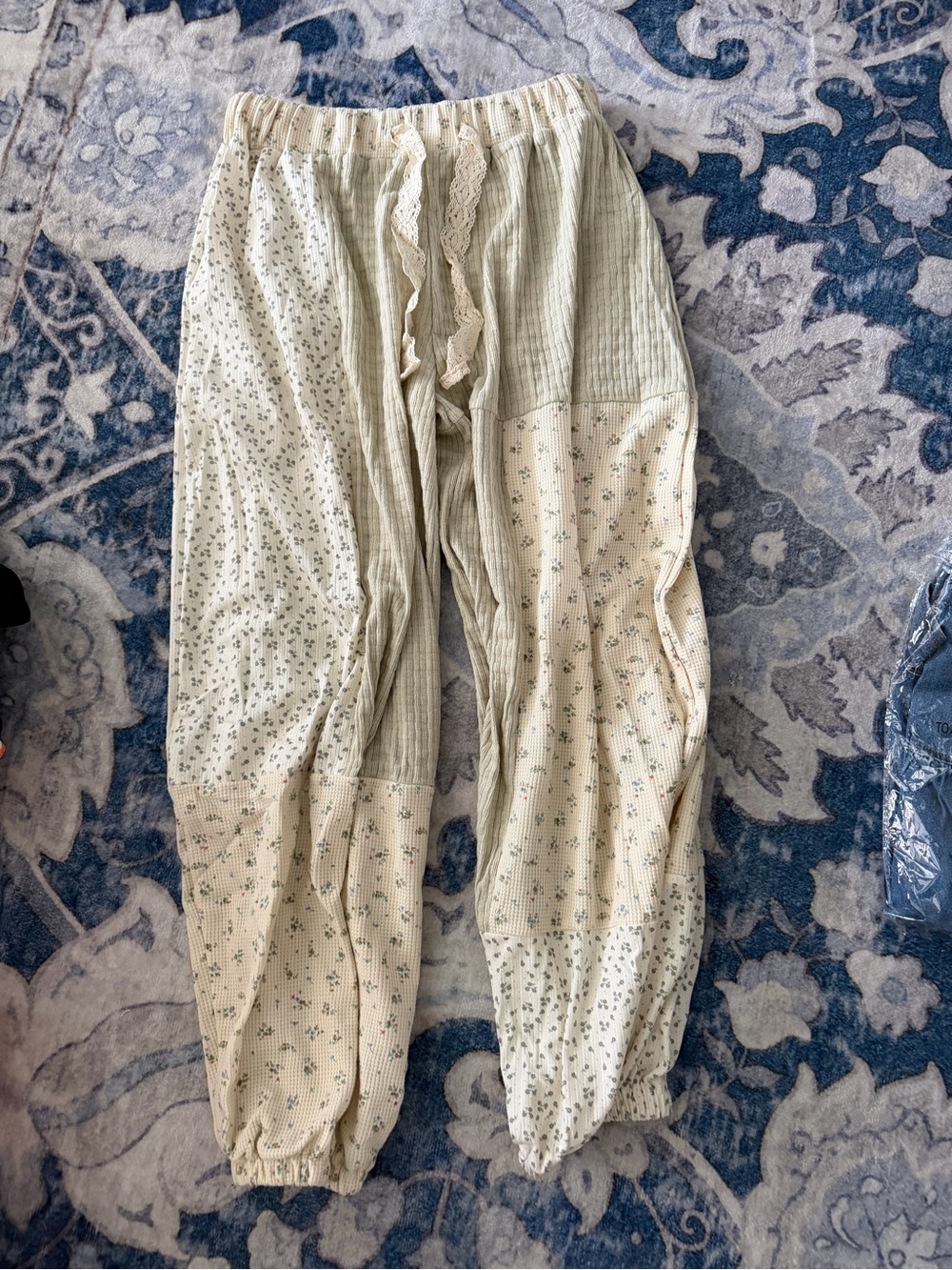 POL Relaxed Wide-Leg Patchwork Pants in Sage Green - Picture 6 of 8